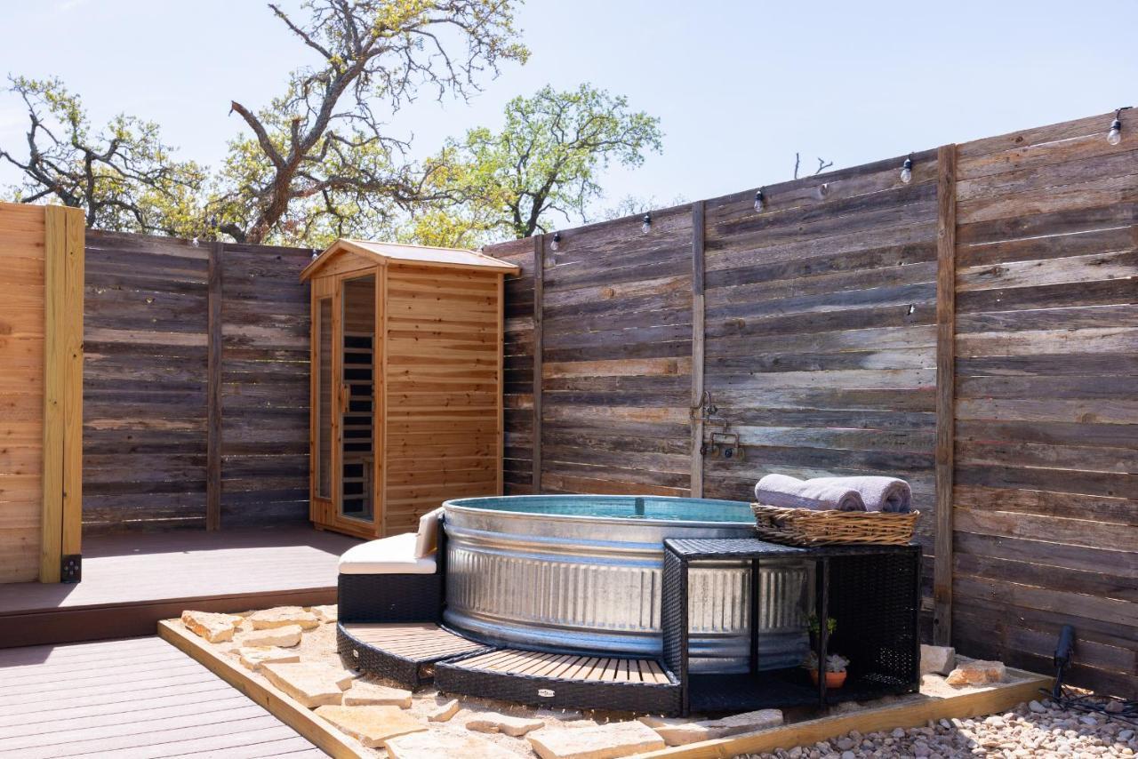 Romantic Tiny Luxury Retreat W Heated Pool, Sauna N Outdoor Shower In Wimberley 10 Acres Esterno foto