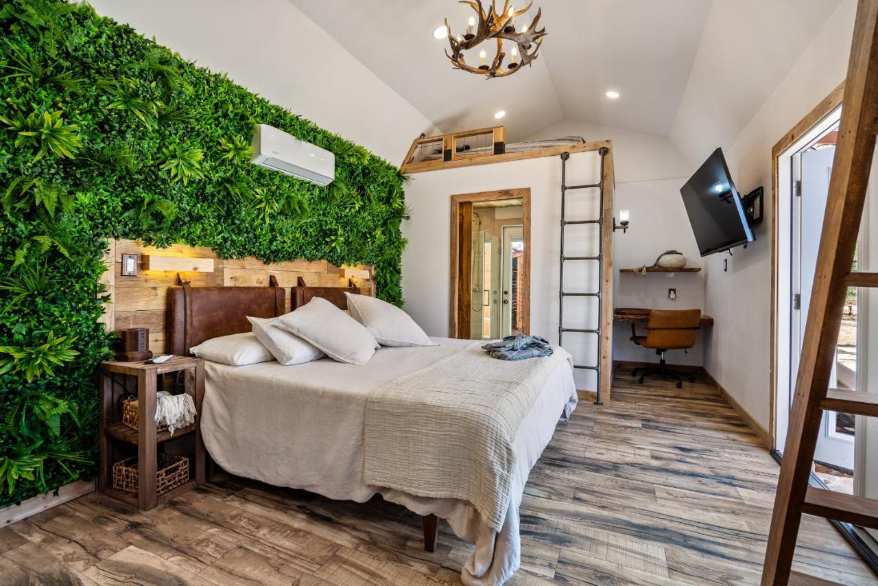 Romantic Tiny Luxury Retreat W Heated Pool, Sauna N Outdoor Shower In Wimberley 10 Acres Esterno foto